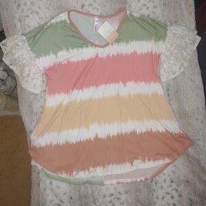 Multicolored lace sleeve shirt